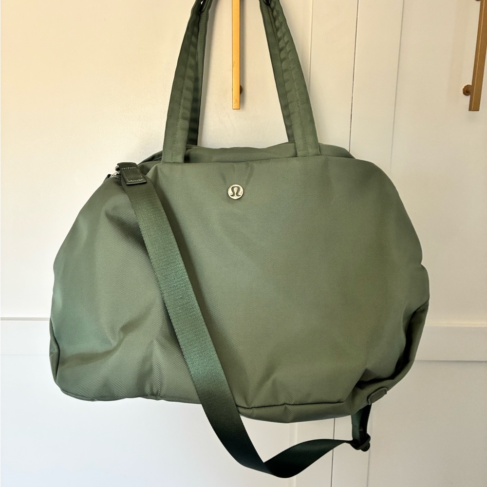 lululemon city essentials bag 25L